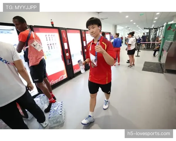 何冰娇训练完直接拎爱马仕去吃米其林，这哪是运动员分明是富家千金