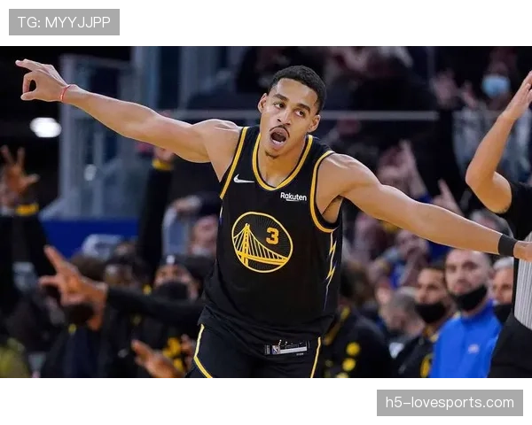 乔丹·汤普森上场像隔壁大哥，下场像富二代度假，朋友圈随手一晒就像在炫富